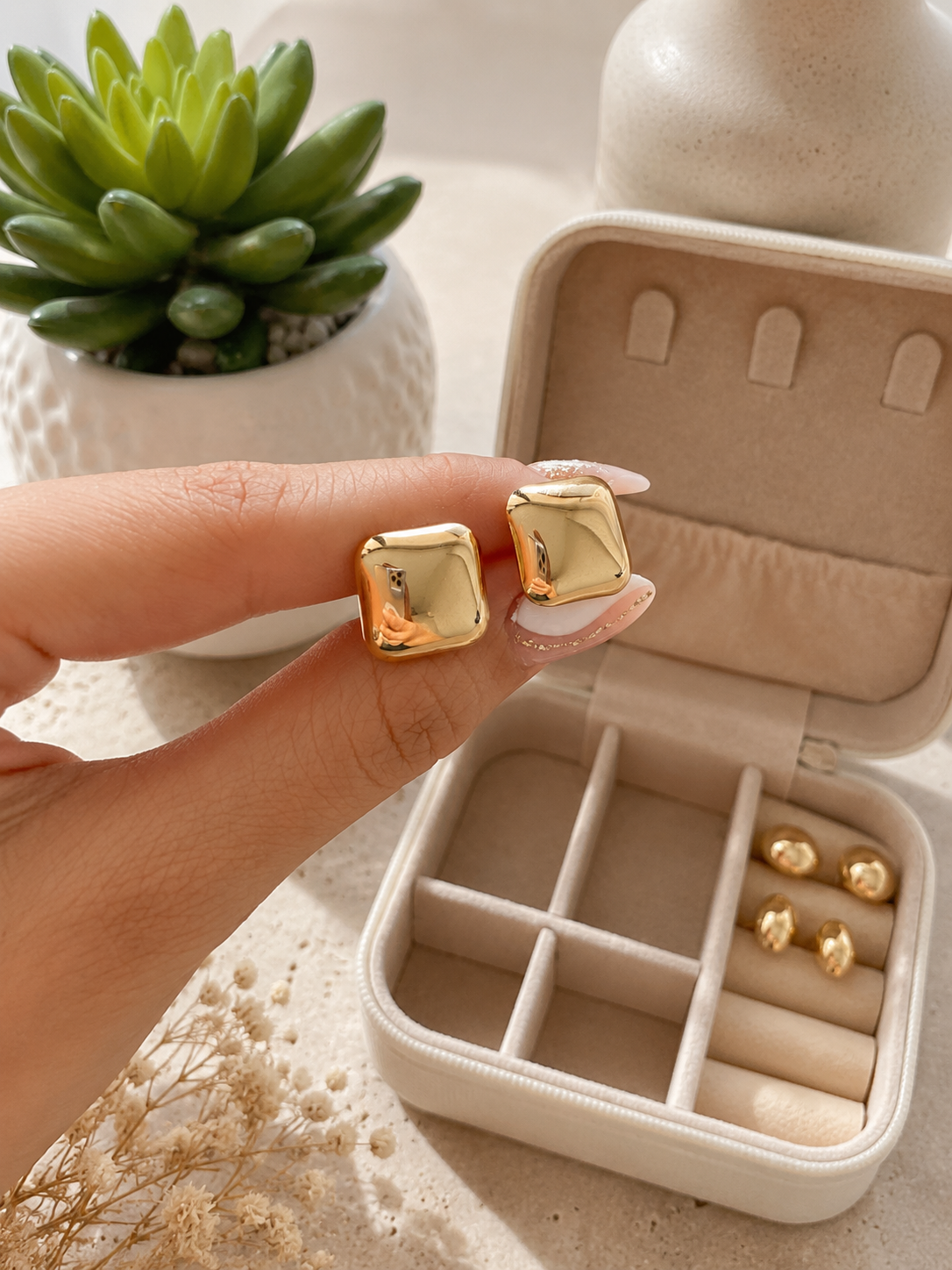 Luna Stud Earrings